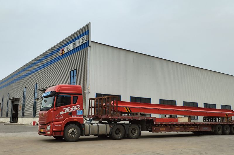 電動(dòng)單梁起重機(jī)3臺(tái) LD5t—16.8m LD3t—16.5m /2臺(tái) 制作完成，發(fā)往江西南昌交付客戶使用。